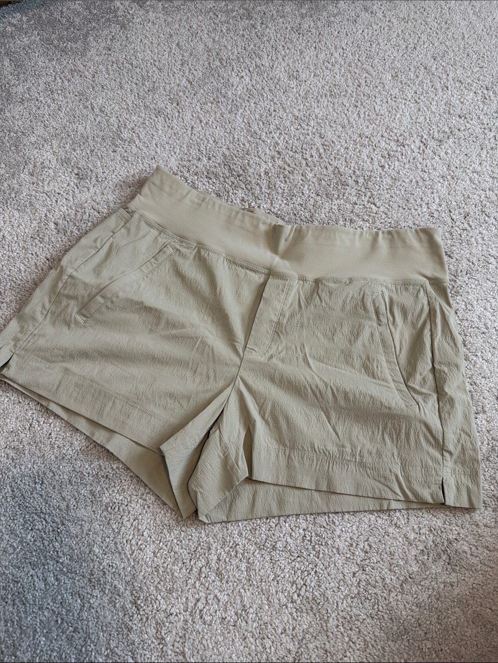 Athleta khaki Women's Casual Elastic-Waist Shorts 12